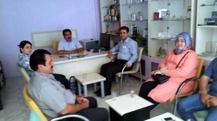 Ak Partililerin Cumhurbaşkanlığı Ziyareti S&uuml;r&uuml;yor