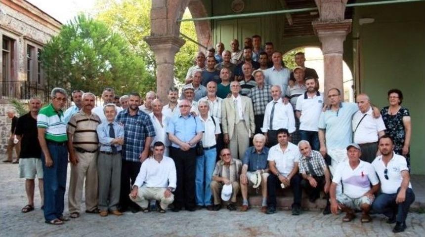 Erdoğan&rsquo;a Destek İ&ccedil;in K&uuml;&ccedil;&uuml;kk&ouml;y&rsquo;e Geldiler