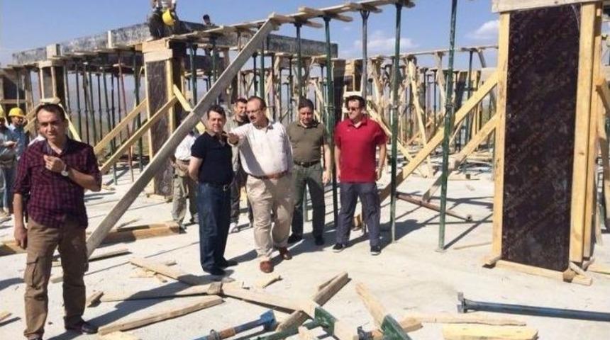 Vali Canbolat Kayak Evi İnşaatını Denetledi