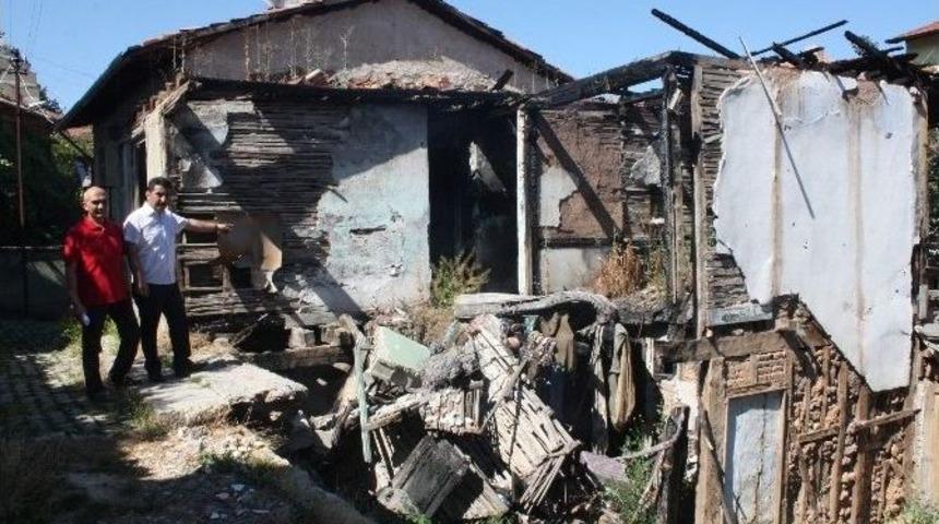 Metruk Binalar, Mahalle Sakinlerini Tedirgin Ediyor