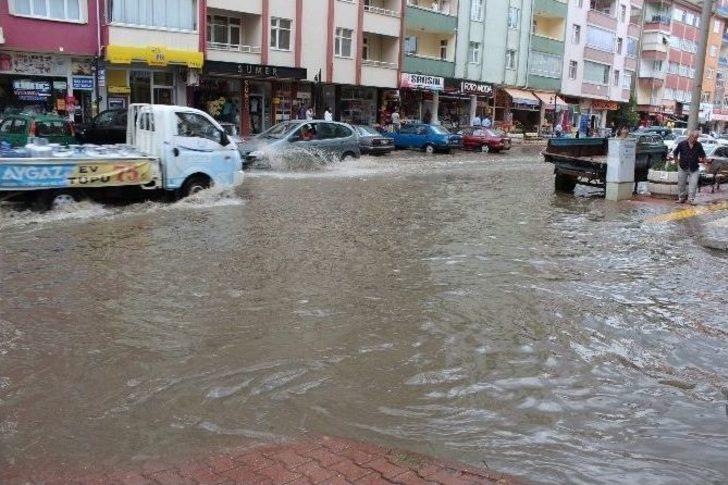 Sağanak Yağmur Hayatı Olumsuz Etkiledi G3