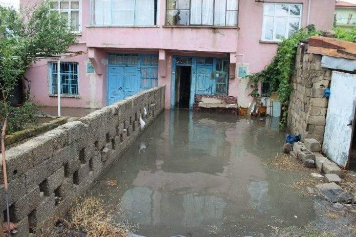 Sağanak Yağmur Hayatı Olumsuz Etkiledi G4