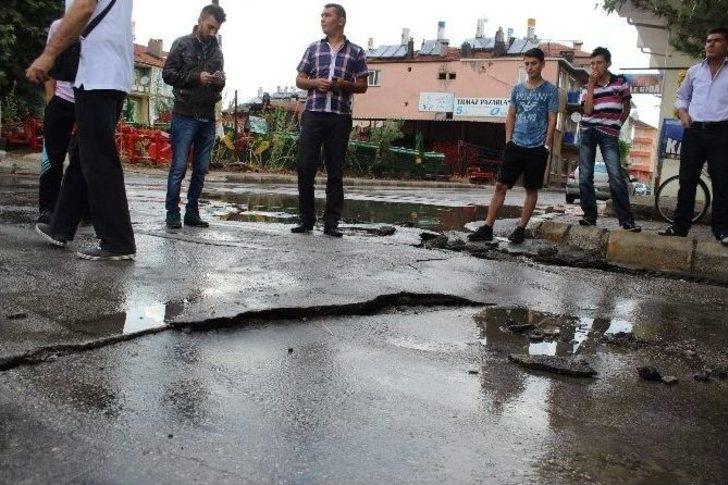 Sağanak Yağmur Hayatı Olumsuz Etkiledi G5