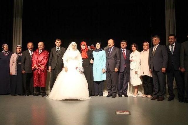 Bakan Işık Nikah Şahidi Oldu