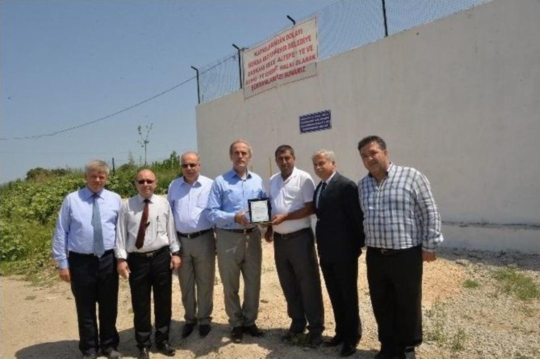 &Ccedil;ift&ccedil;inin Y&uuml;z&uuml; G&uuml;ld&uuml;, Sıra Sahillerde