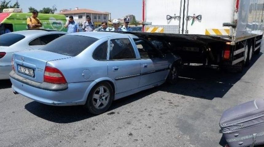 (&ouml;zel Haber) Arkadan &Ccedil;arpan Otomobili Metrelerce S&uuml;r&uuml;kledi