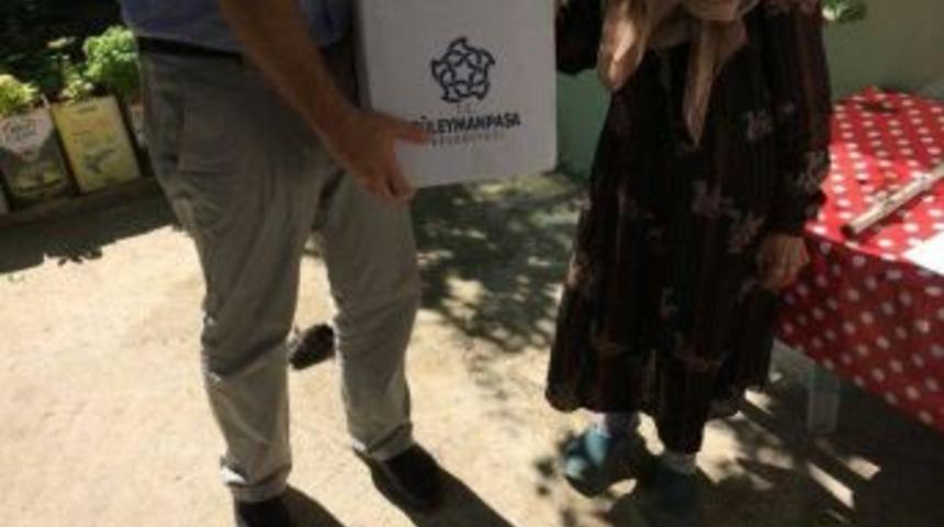 S&uuml;leymanpaşa'da Bin 500 Kişiye Erzak Yardımı Yapıldı