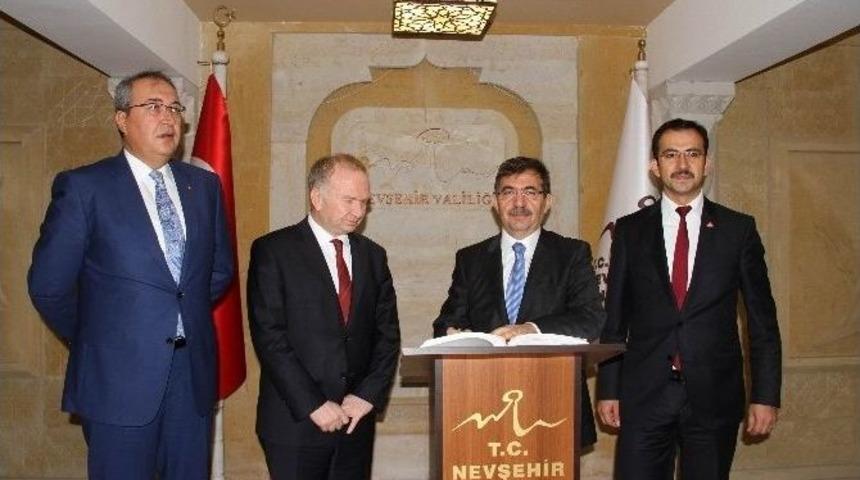 Bakan G&uuml;ll&uuml;ce&rsquo;den Operasyon Yorumu