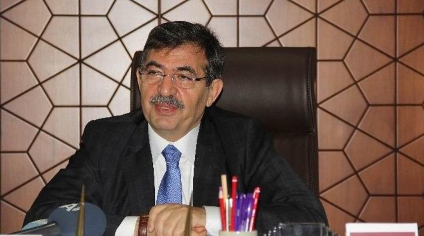 &Ccedil;evre Ve Şehircilik Bakanı İdris G&uuml;ll&uuml;ce: