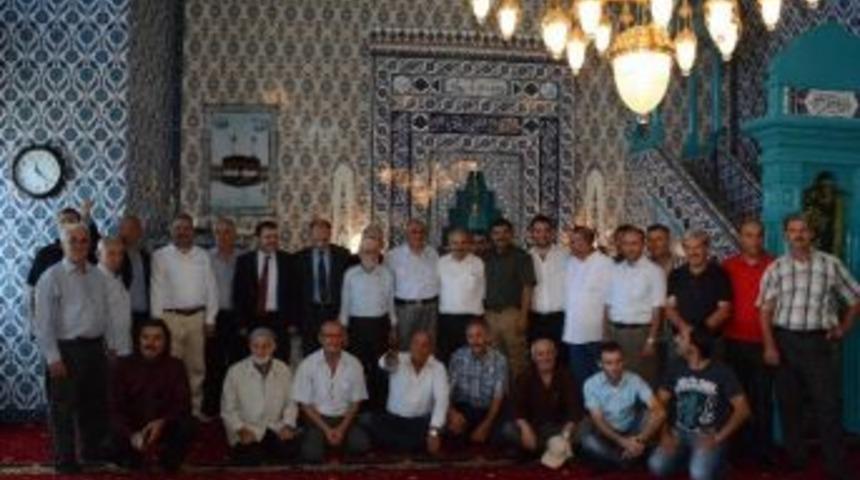 Orman&uuml;st&uuml;nde Vatandaş El Ele Verdi