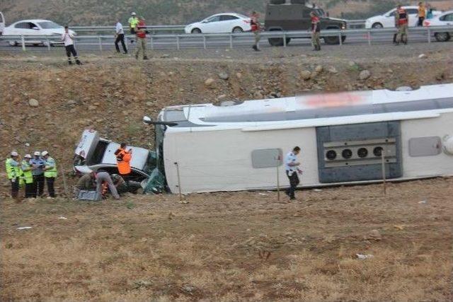 Bingöl’de Trafik Kazası: 33 Yaralı