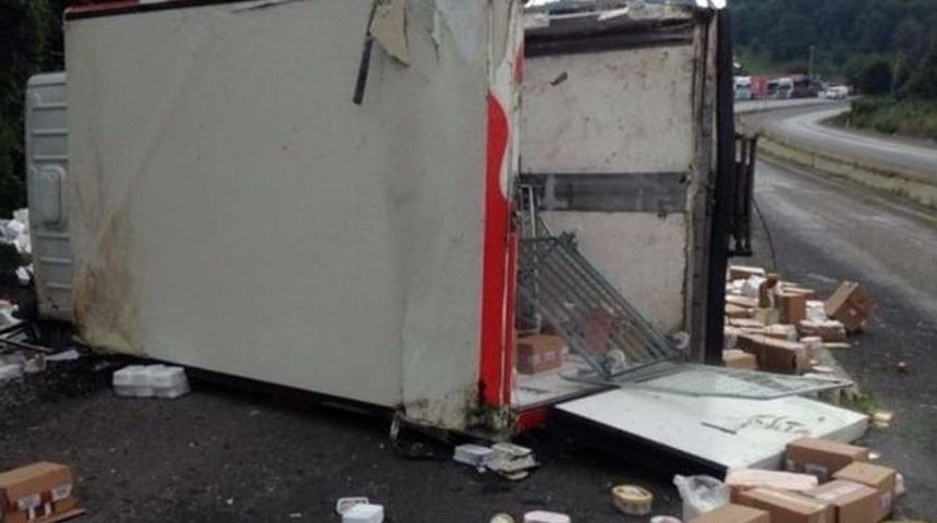 Ereğli&rsquo;de Kamyonet Devrildi: 2 Yaralı