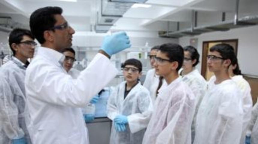 Esenlerli &Ccedil;ocuklar &Uuml;niversiteli Oluyor