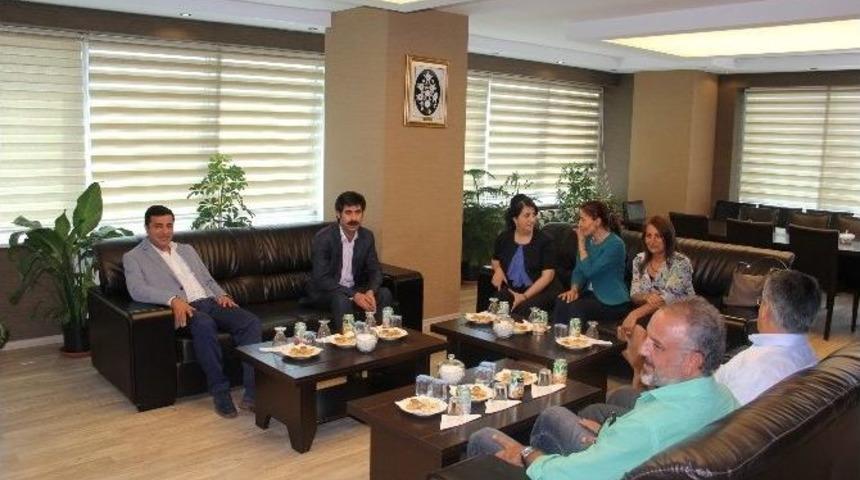 Demirtaş Van B&uuml;y&uuml;kşehir Belediyesi&rsquo;ni Ziyaret Etti