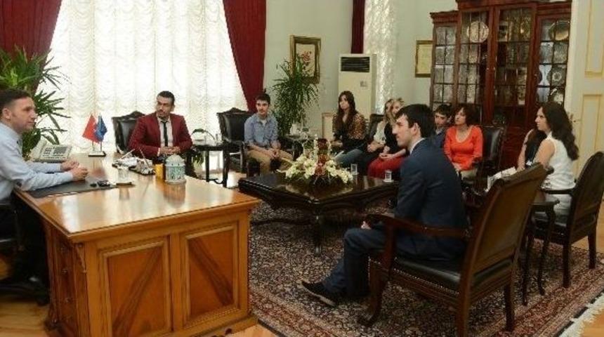 T&uuml;rkiye İle Kosova&rsquo;nın Dostluğuna Gen&ccedil;lerden Tam Destek