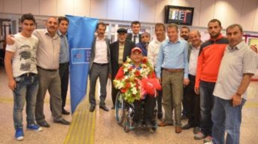 Hancı&rsquo;ya &Ccedil;i&ccedil;ekli Karşılama