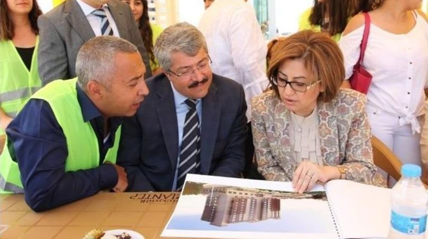 Başkan Şahin G&uuml;ll&uuml;oğlu Kız &Ouml;ğrenci Yurdu&rsquo;nun Temel Atma T&ouml;renine Katıldı