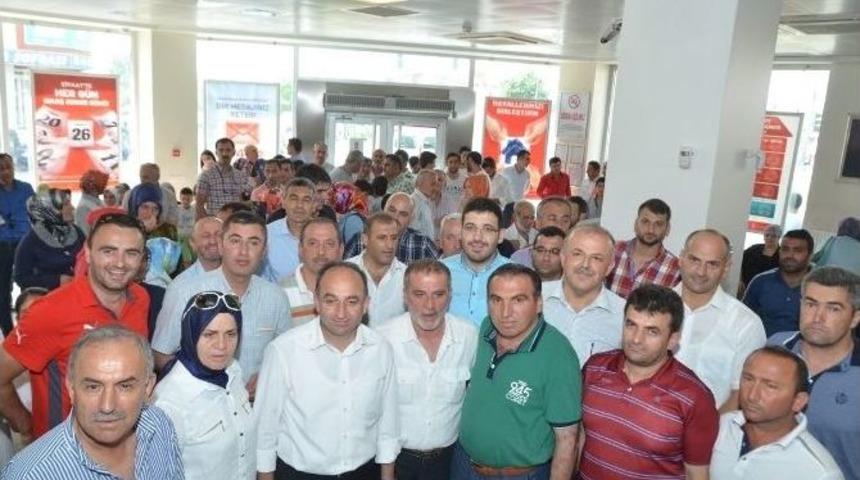 Başkan &Uuml;z&uuml;lmez, Se&ccedil;im Kampanyasına Bağışta Bulundu