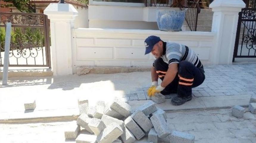 Pamukkale Belediyesi Kaldırım &Ccedil;alışmalarına Devam Ediyor
