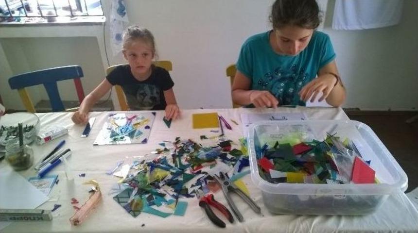 Ala&ccedil;atı'da Miniklerden Sergi