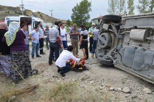 Çorum'da Minibüs Takla Attı: 12 Yaralı