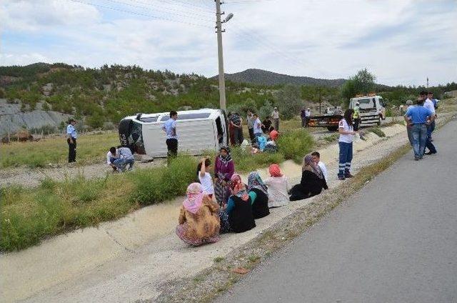 Çorum'da Minibüs Takla Attı: 12 Yaralı