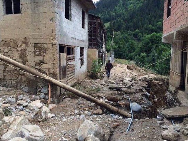 Rize&rsquo;de Şiddetli Yağış 1