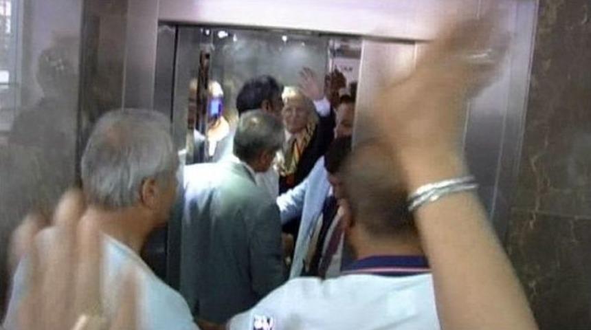 (&ouml;zel Haber) Cumhurbaşkanı Adayı İhsanoğlu Asans&ouml;rlerin Azizliğine Uğradı