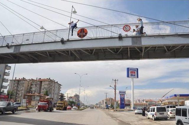 Atlamak Üzereyken Polis Kurtardı