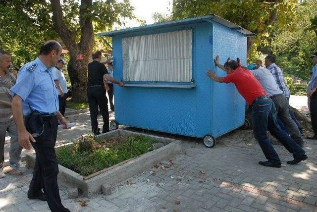 Tekerlekli Çay Ocaklarına Polis Eşliğinde İtme Operasyonu