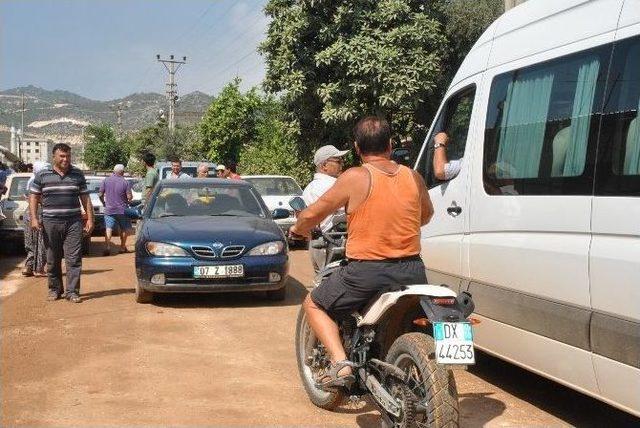 Çiftçiler Yol Kapatma Eylemi Yaptı