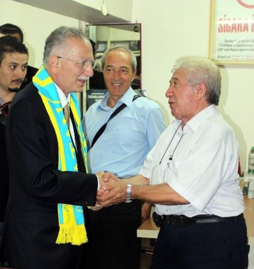 Ekmeleddin İhsanoğlu Kırım T&uuml;rklerini Ziyaret Etti