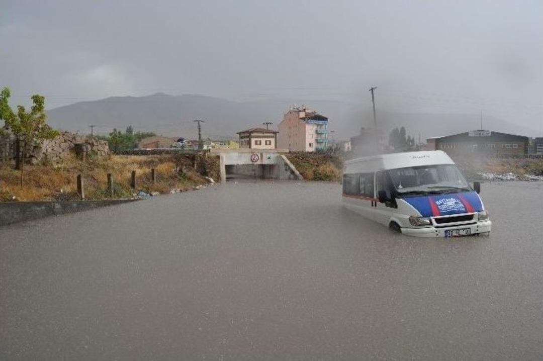 Niğde Sağanak Yağmura Teslim Oldu