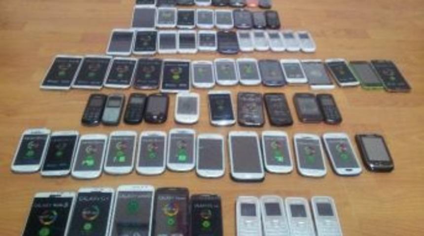 Kars’ta 72 Adet Kaçak Cep Telefonu Ele Geçirildi