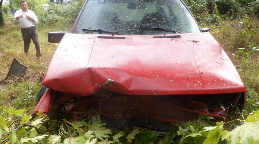 Samsun'da Ağaca &Ccedil;arpan Otomobilde 4 Kişi Yaralandı