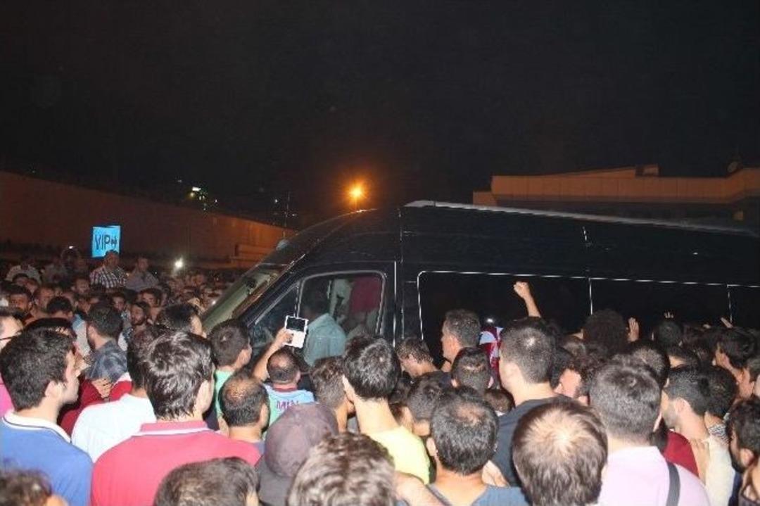 Trabzonspor'un Paraguaylı Futbolcusu Oscar Cardozo Trabzon'da