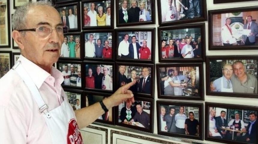 (&ouml;zel Haber ) D&ouml;ner Yiyen 10 Bin M&uuml;şterisinin Fotoğrafını D&uuml;kkanına Astı