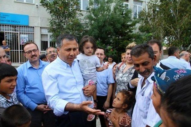 Vali Yerlikaya Aydoğdu Mahallesi Sakinleriyle Bir Araya Geldi