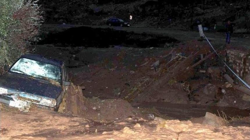 B&uuml;nyan'da 20 Ton Arpa Ve Buğday Sele Kapıldı
