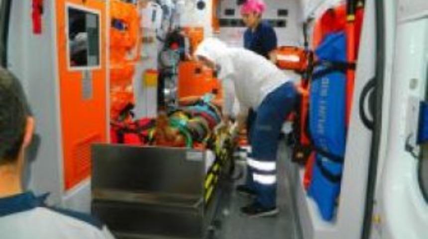 Yolcu Otob&uuml;s&uuml;ne &Ccedil;arptı 2 Yaralı