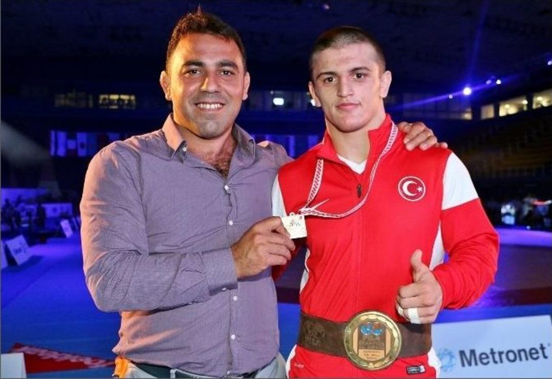 Milli G&uuml;reş&ccedil;i Furkan Bayrak D&uuml;nya Şampiyonu Oldu