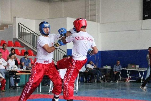 Van Gençlik Hizmetleri Ve Spor İl Müdürlüğü Tarafından Düzenlenen Kickboks İl Birinciliği Müsabakaları Sona Erdi