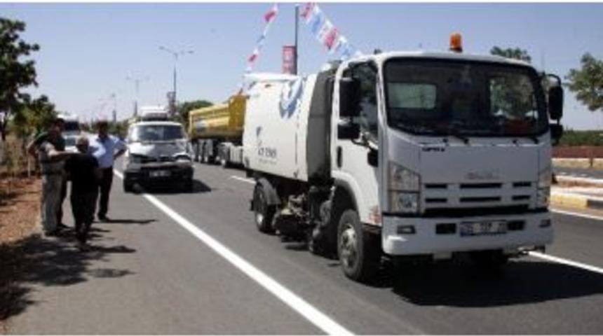 Trakt&ouml;r&uuml;n R&ouml;morku Devrildi: 4 Yaralı