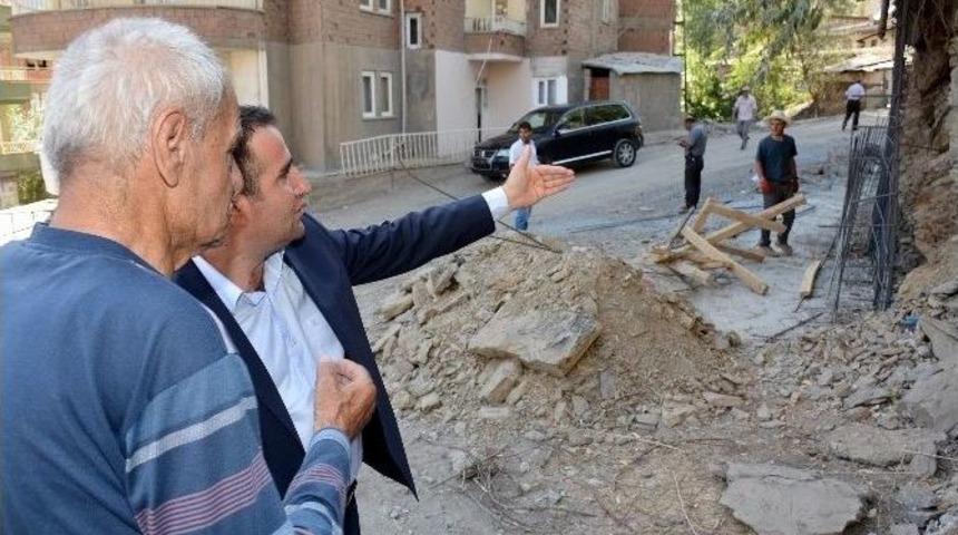 Belediye Eş Başkanı &Ccedil;ift&ccedil;i Yol &Ccedil;alışmalarını Denetledi