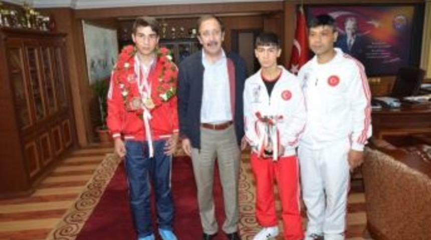 Paland&ouml;ken Belediyesinin Boks&ouml;r&uuml;&rsquo;ne Milli Davet