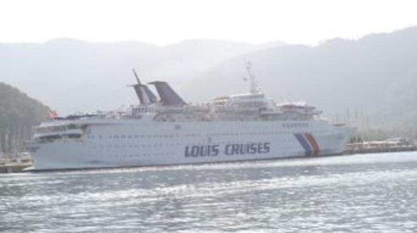 Komşu Gemiyle Tatile Geldi