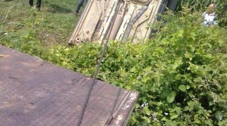 Otomobil Tarlaya U&ccedil;tu