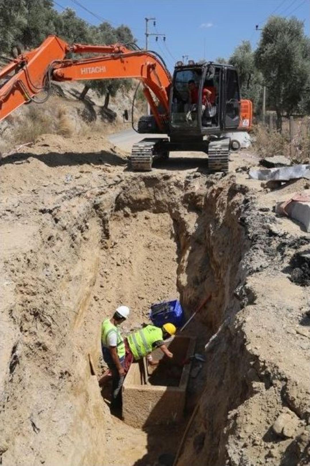 Milas'ta Lahit Mezardan 8 İskelet &Ccedil;ıktı