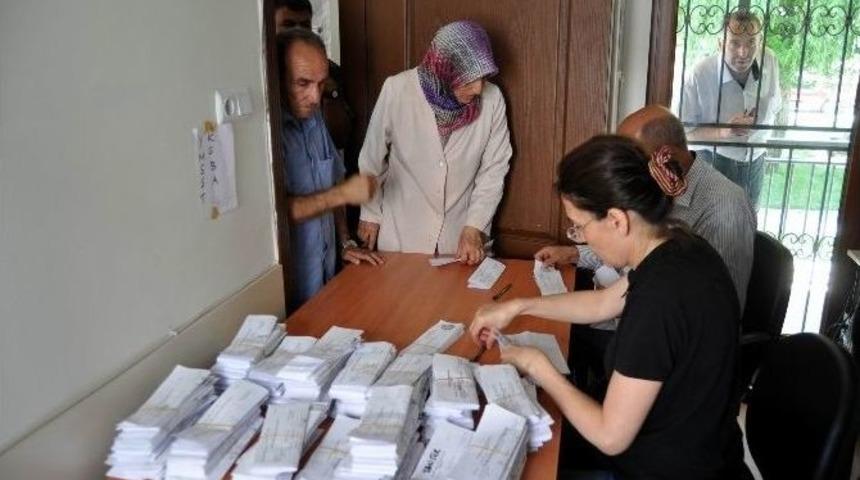 Vatandaşlar Se&ccedil;im Kağıdı Telaşına D&uuml;şt&uuml;