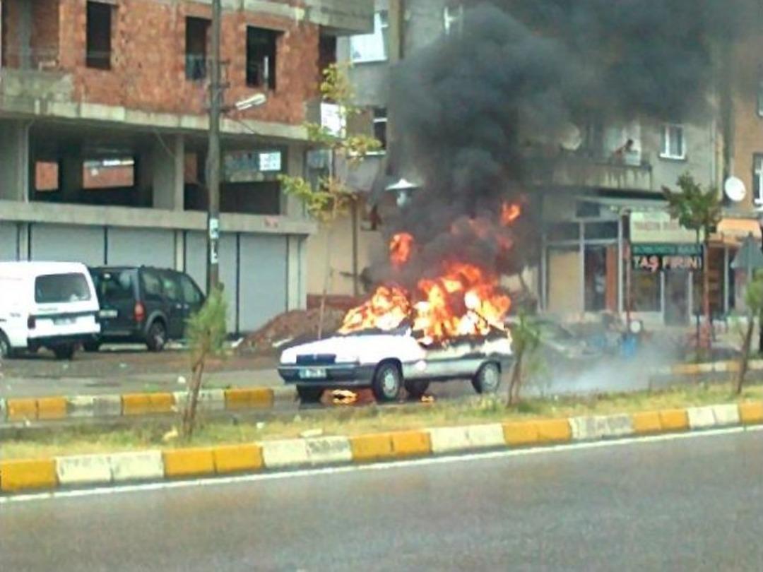 Otomobil Alev Alev Yandı